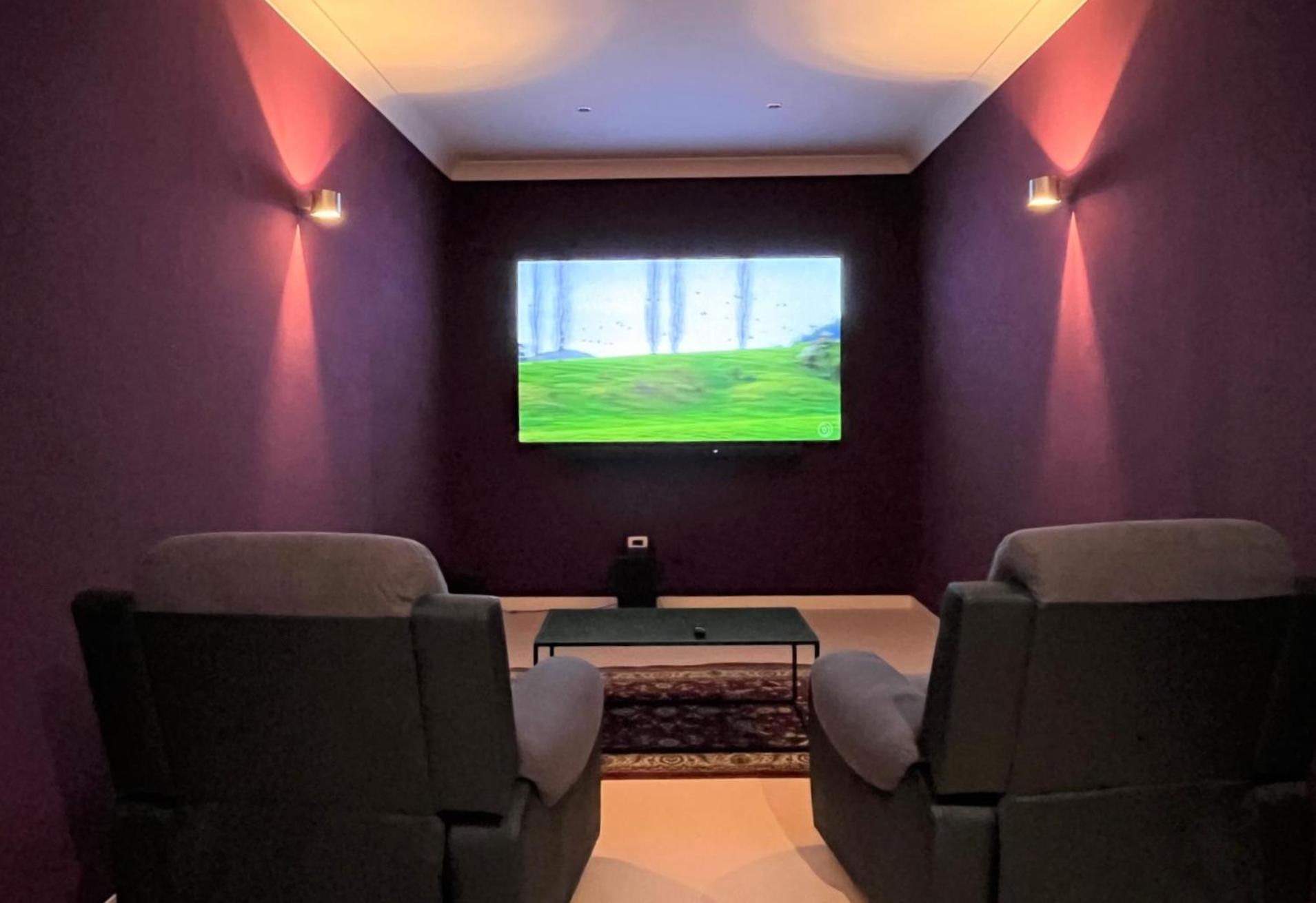 Large Luxury Apartment Located Right In Town Tauposee Exterior foto