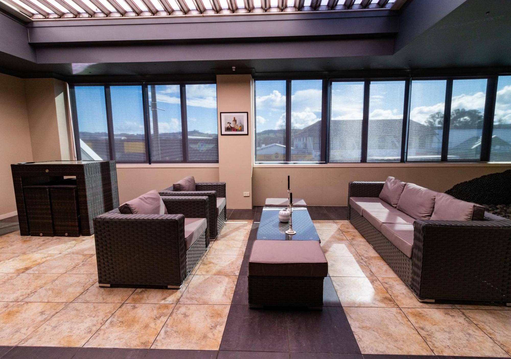 Large Luxury Apartment Located Right In Town Tauposee Exterior foto