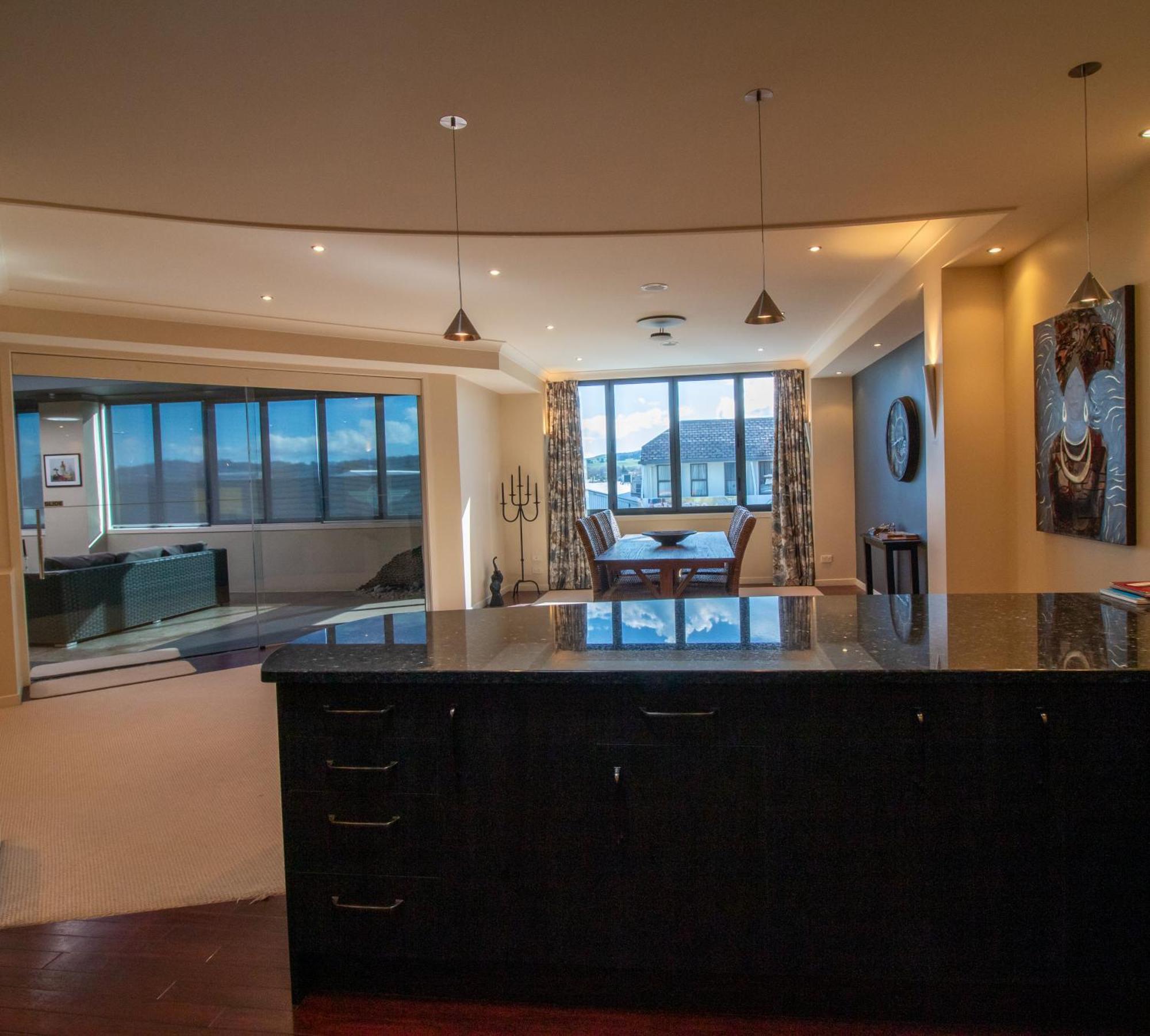 Large Luxury Apartment Located Right In Town Tauposee Exterior foto